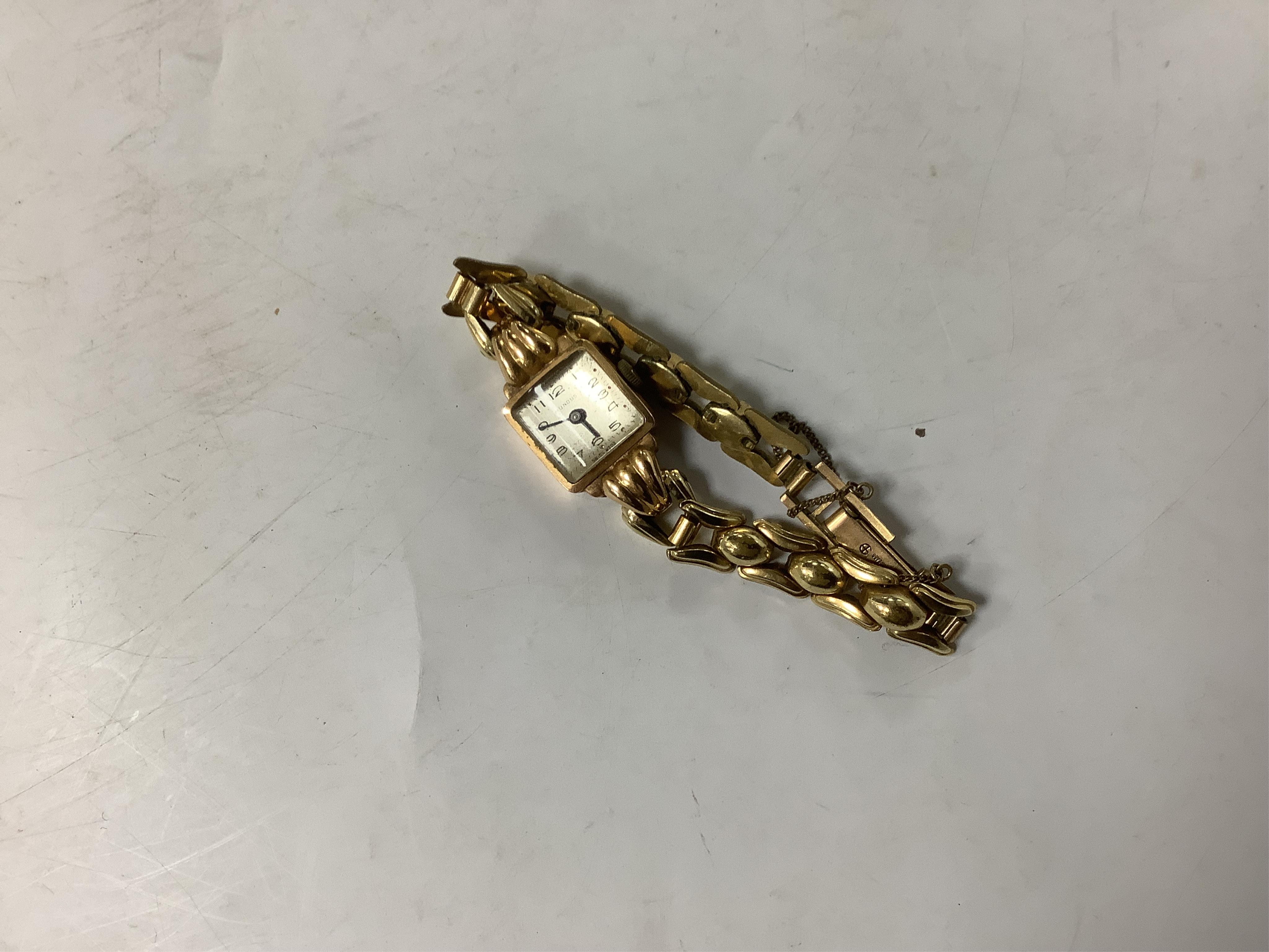 A lady's Swiss 18k Mundus manual wind wrist watch, case diameter 17mm, on a gold plated strap.